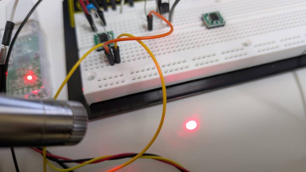 レーザーを照射している様子